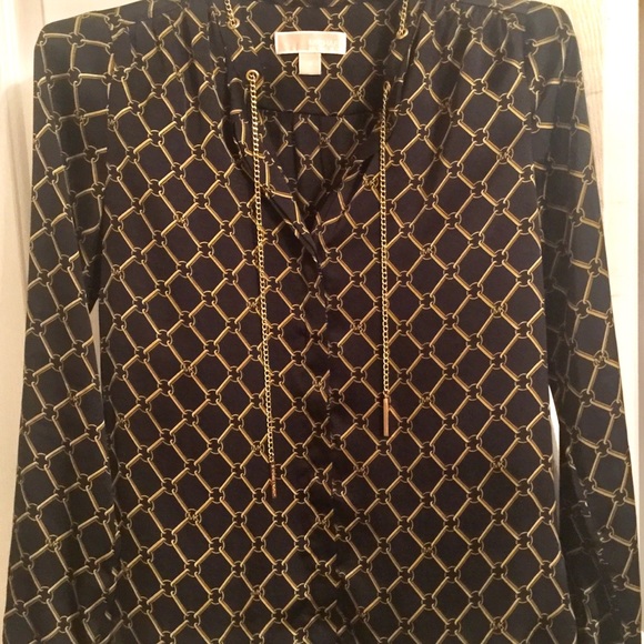 Beautiful!! Michael Kors Blouse with chain - Picture 2 of 7